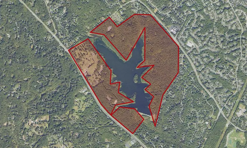Burke Lake and Golf Course